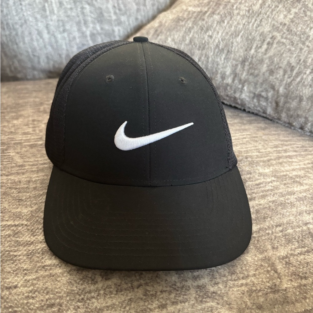 Nike Black 6-Panel Hat with Curved Brim